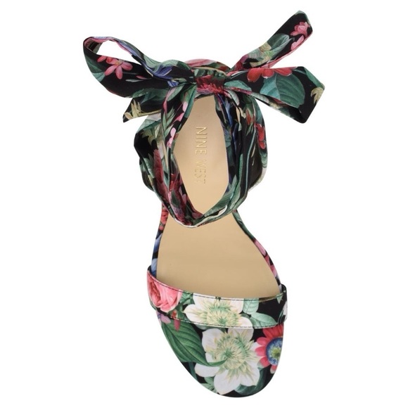 NEW Nine West Kobs Ankle Tie Sandals Black Vintage Floral Multi - Picture 2 of 8